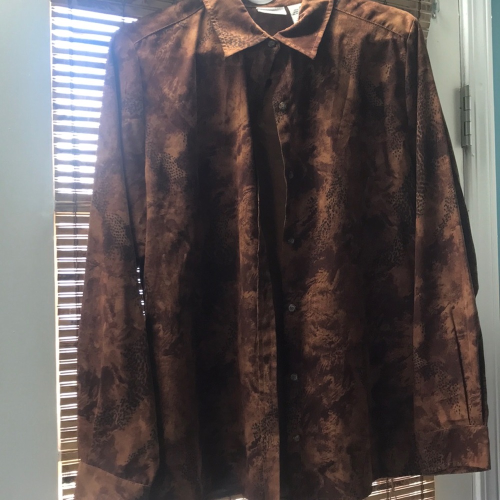 Botton up long sleeve shirt